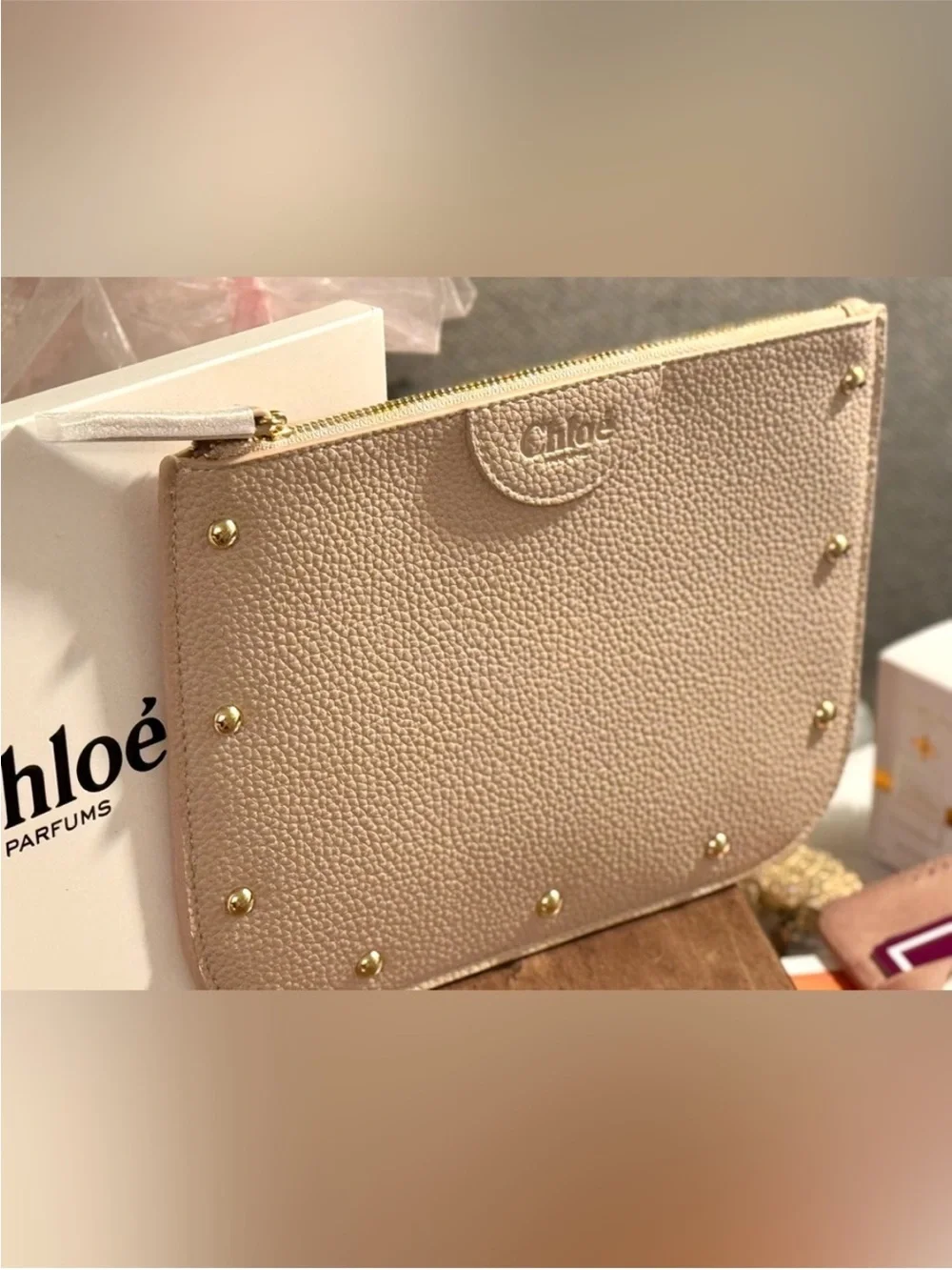Chloe Parfums Cosmetic Beige Crossbody Shoulder Bag with Gold Chain